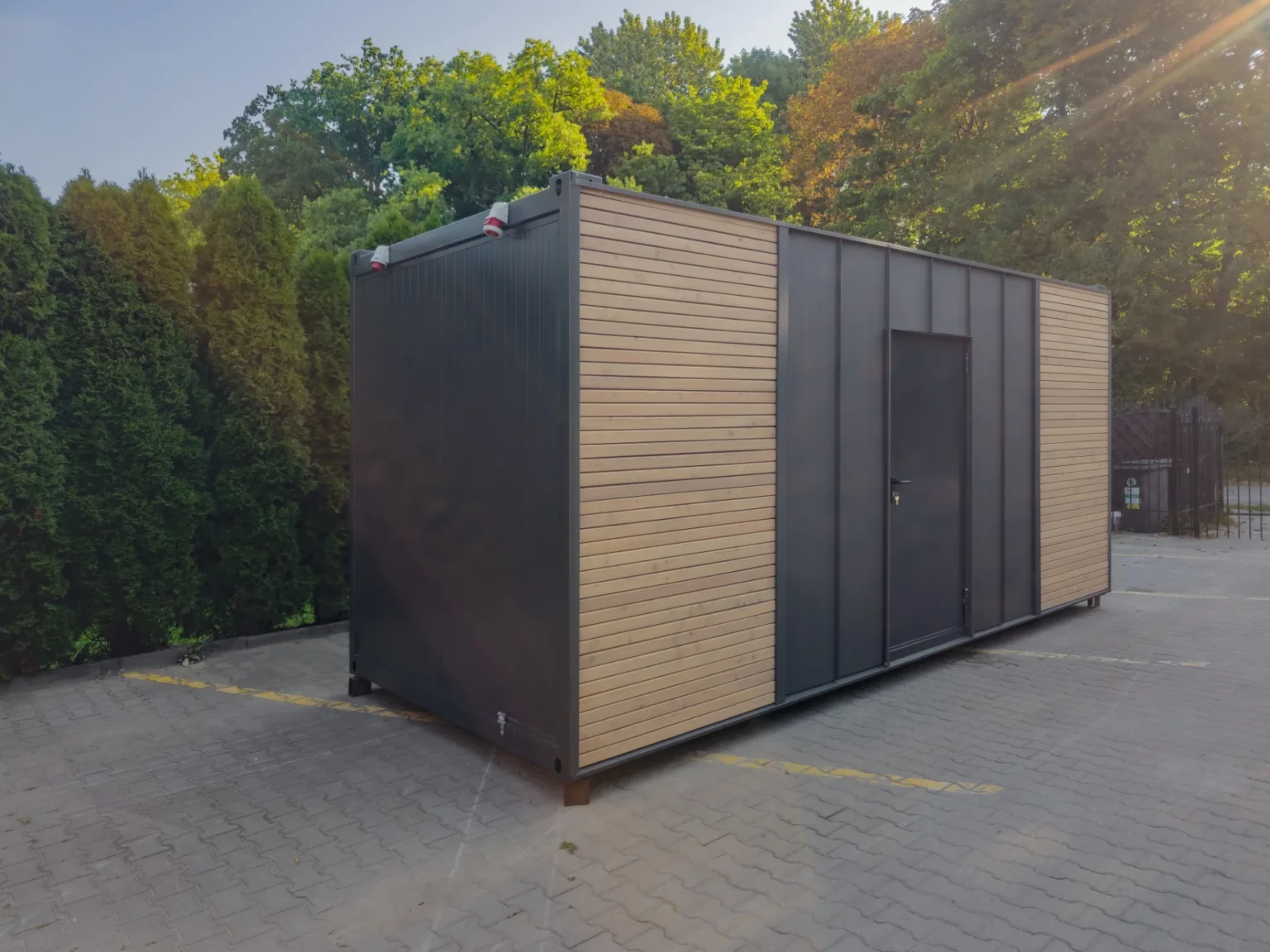 boxtainer-rowerownia-skladzik-pomieszczenie-gospodarcze-narzedziownia-deska-natura-12.webp